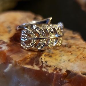 Fashion feather ring